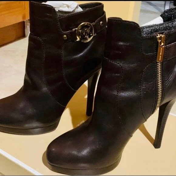 Michael KORS Wyatt Booties - Picture 2 of 8